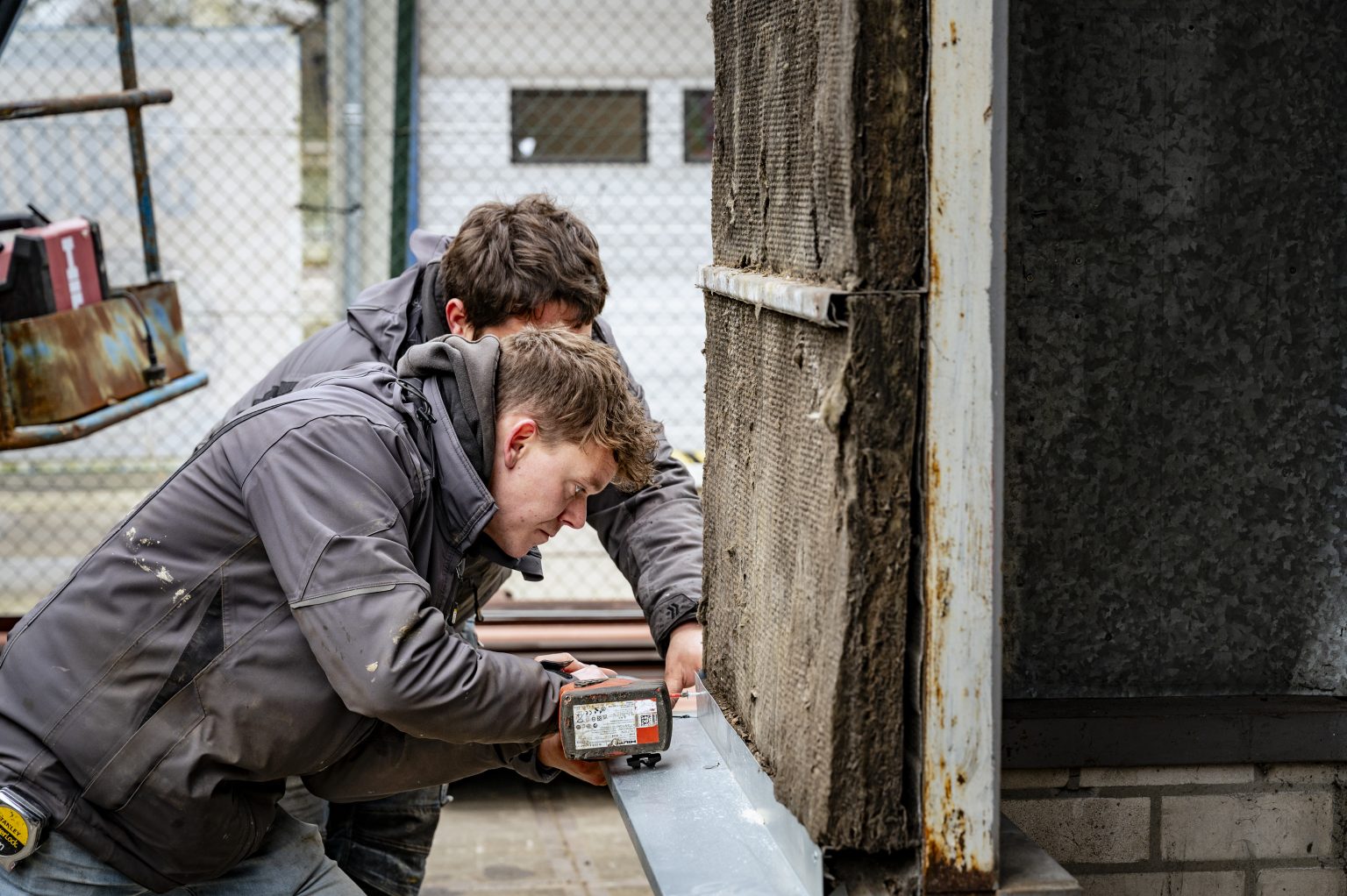 Aan het werk bij MACO Bedrijfshal Renovatie